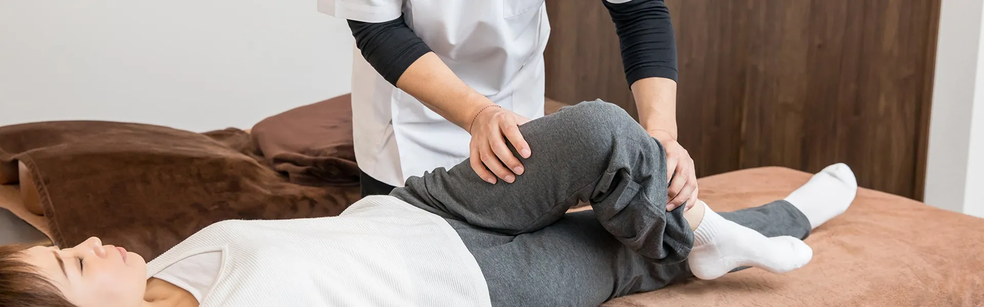膝関節痛と腰痛の原因と対策|墨田区で膝関節痛や腰痛でお悩みの方は体の総合ケアグリーンバランスへ